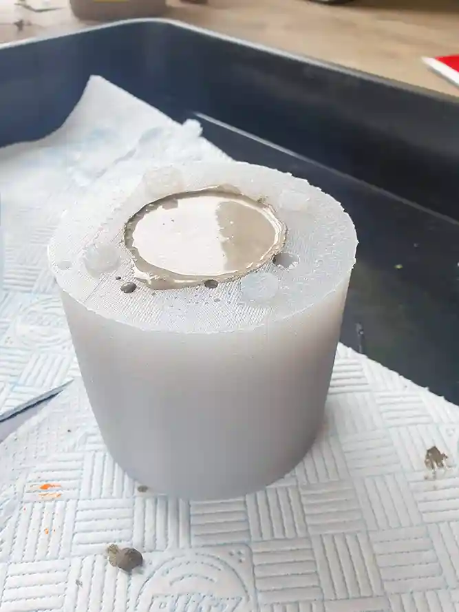 The concrete of a swirly steve setting